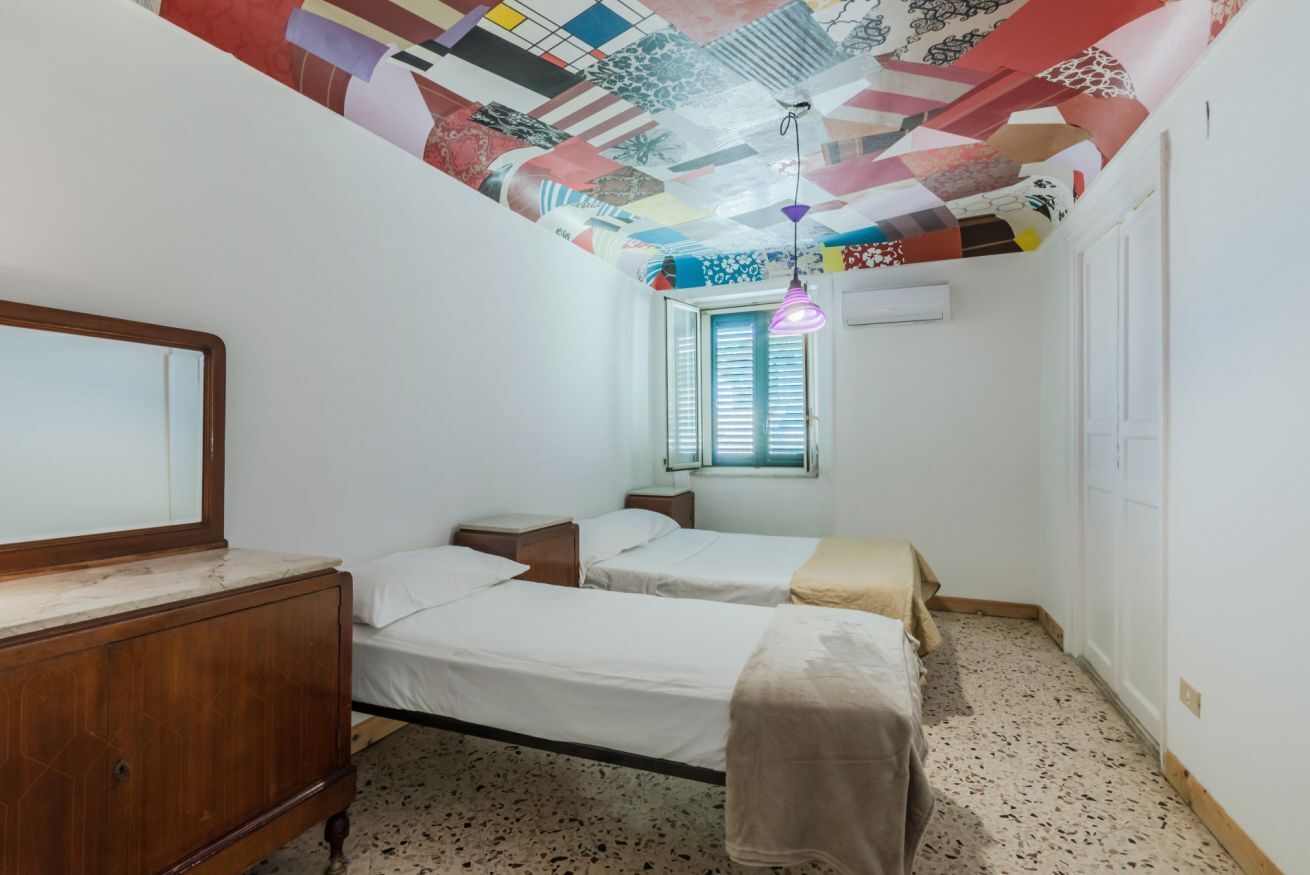 5 habitaciones y tabla de planchar con plancha 
