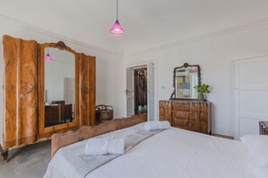 5 bedrooms, iron/ironing board - GuestHost - Ballarò Market Street Art Stylish Flat (Palermo)