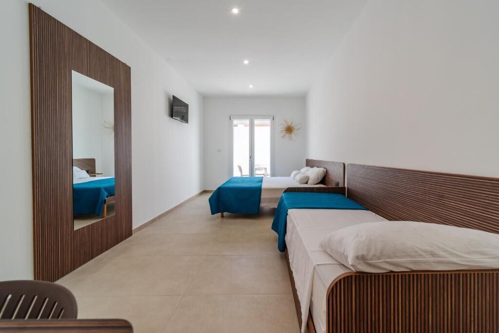 Studio Familial, coin cuisine | Coffres-forts dans les chambres, rideaux occultants