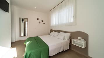 Studio – deluxe, tekjøkken | Safe på rommet, skrivebord, blendingsgardiner og lydisolert