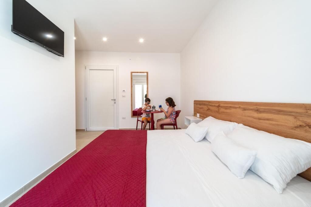 Economy-studiolejlighed - tekøkken | Pengeskab på værelset, mørklægningsgardiner, lydisolering