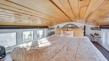 1 bedroom, bed sheets