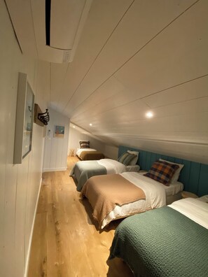 5 bedrooms, iron/ironing board, travel cot, free WiFi