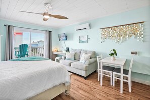 1 bedroom, WiFi, bed sheets - Ocean View Condo Walk to Tiki Bar & Beach (Carolina Beach)