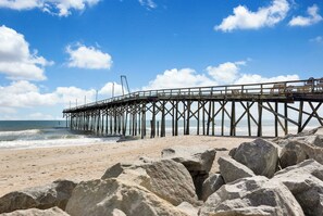 Beach - Ocean View Condo Walk to Tiki Bar & Beach (Carolina Beach)