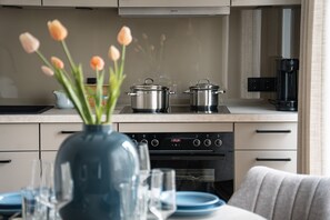 Kühlschrank, Ofen, Herdplatte, Geschirrspüler