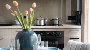 Kühlschrank, Ofen, Herdplatte, Geschirrspüler