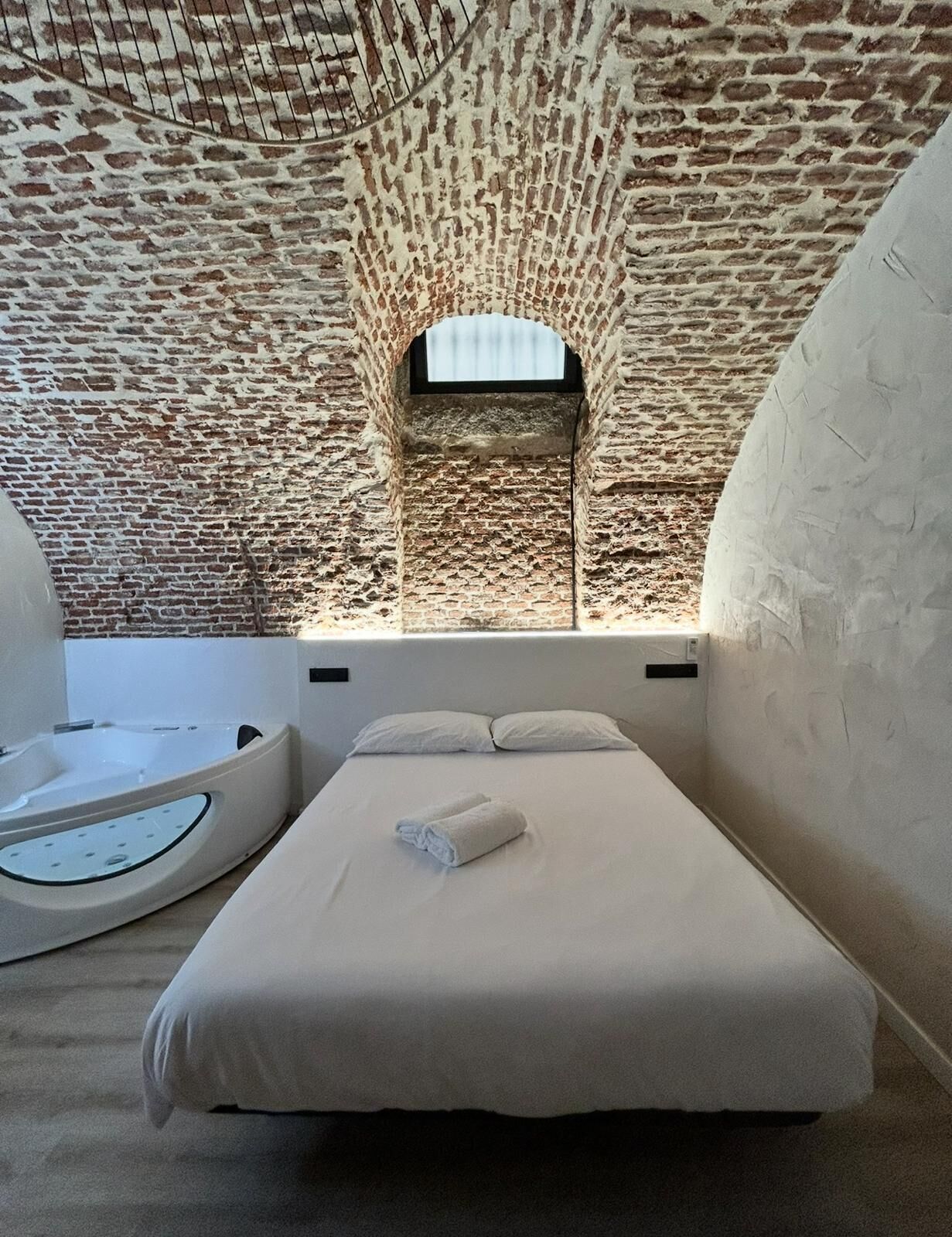 1 bedroom, internet, bed sheets