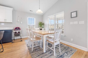 Dining - Hornet's Nest-steps from the beach (Surf City)
