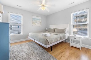 WiFi, bed sheets - Hornet's Nest-steps from the beach (Surf City)