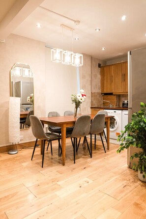 Dining - Earl's Court - 2 Bedroom Duplex (London)