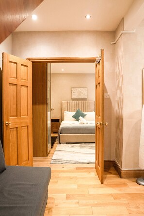 2 chambres, fer et planche à repasser, Wi-Fi, draps fournis