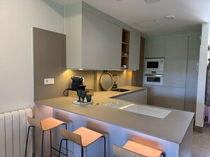Kühlschrank, Mikrowelle, Geschirrspüler