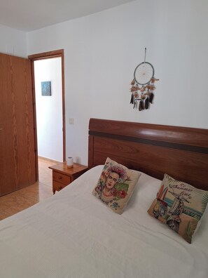 2 bedrooms, WiFi, bed sheets