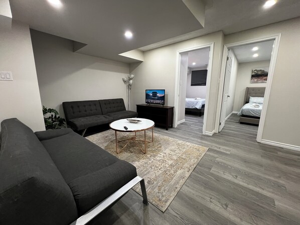 2 chambres, fer et planche à repasser, Wi-Fi, draps fournis