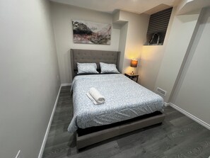2 habitaciones, tabla de planchar con plancha, wifi y ropa de cama 