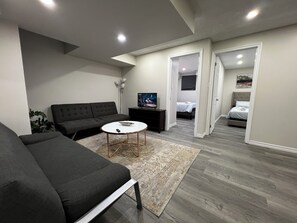 2 habitaciones, tabla de planchar con plancha, wifi y ropa de cama 