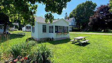 家庭村舍 | 高档床上用品、熨斗/熨板、旅行婴儿床、免费 WiFi