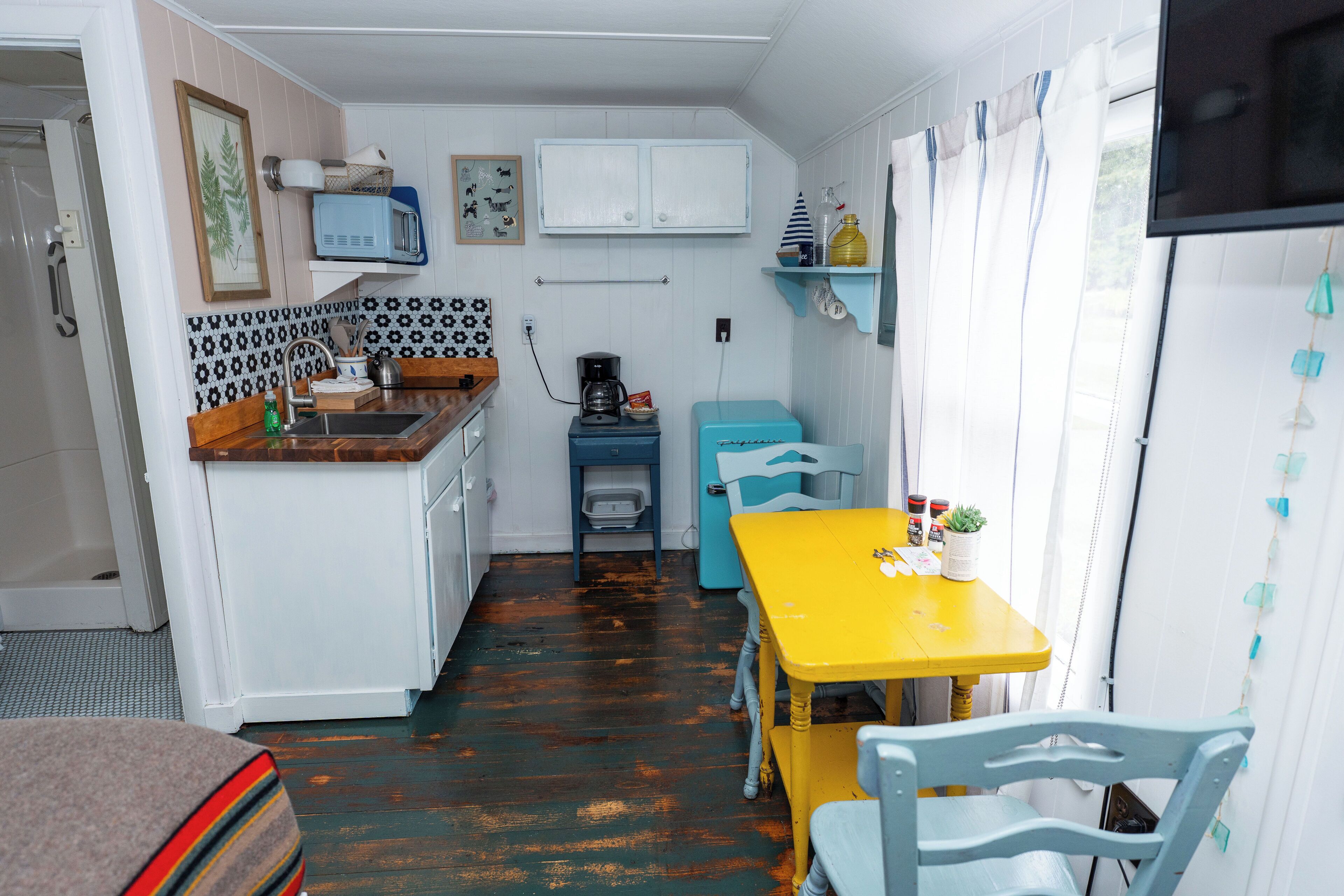 Studio Suite, 1 Queen Bed | Premium bedding, iron/ironing board, free WiFi, bed sheets