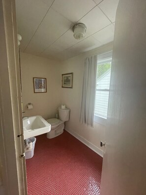 Studio, 1 Queen Bed | Bathroom - Bar Harbor Cottages & Suites (Bar Harbor)