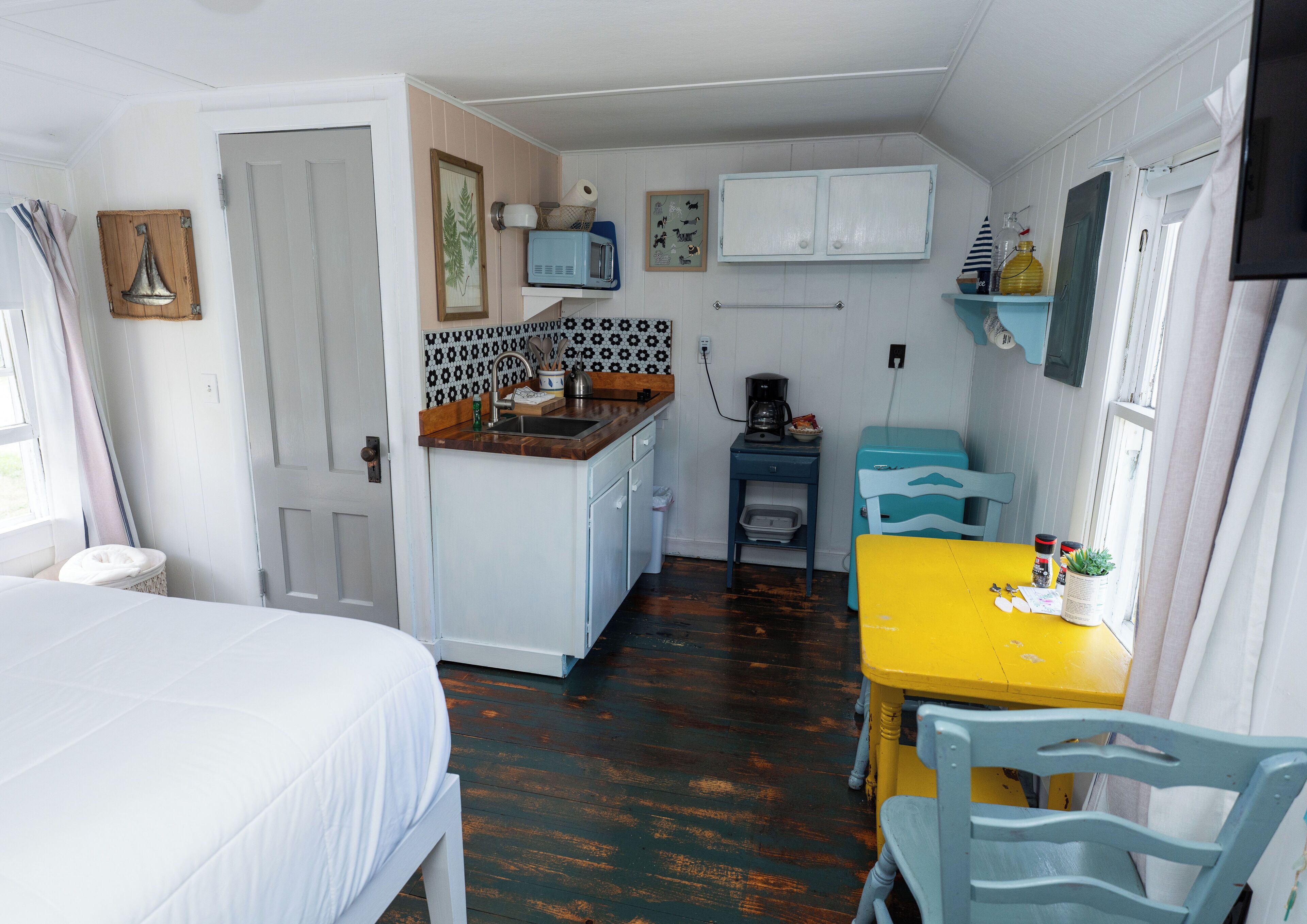 Studio Suite, 1 Queen Bed | Premium bedding, iron/ironing board, free WiFi, bed sheets