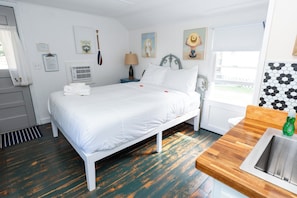 Studio Suite, 1 Queen Bed | Premium bedding, iron/ironing board, free WiFi, bed sheets - Bar Harbor Cottages & Suites (Bar Harbor)