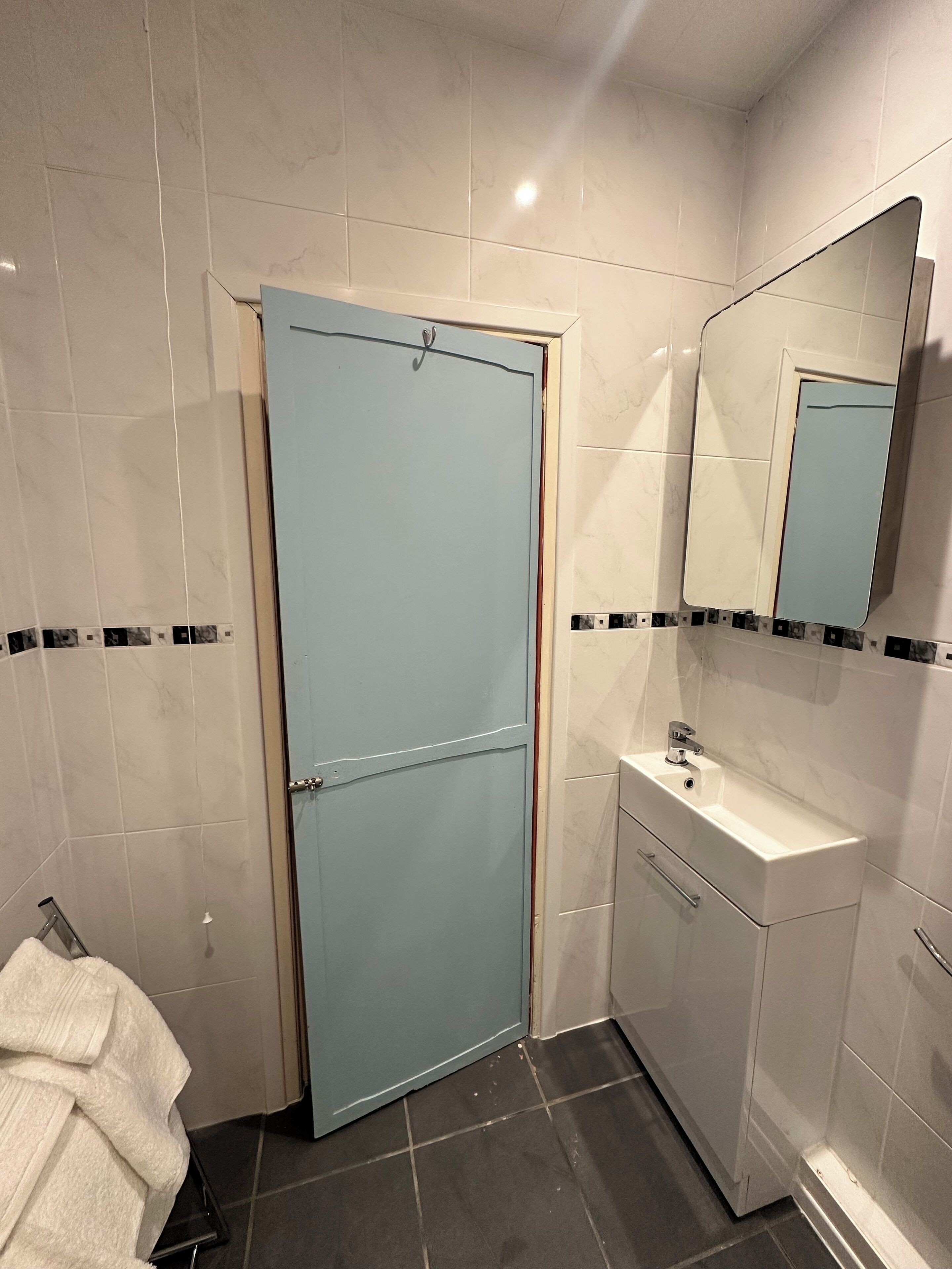 Dusche, Handtücher, Seife, Toilettenpapier