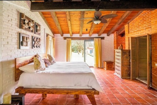 Villa Tinto : Private villa with pool and garden for relaxation and conviviality.