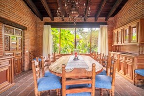 Dining - Villa Tinto : Private villa with pool and garden for relaxation and conviviality. (Cuernavaca)