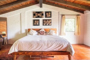 5 chambres, fer et planche à repasser, Wi-Fi, draps fournis