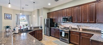 Casa Parma-Private Home-Screened Patio-10