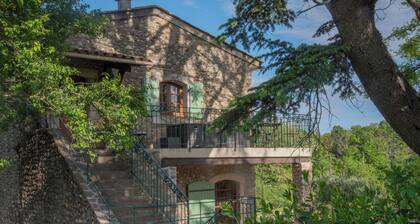 Les Cézennes - Gite familial avec piscine