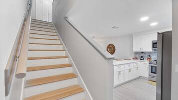 House, 1 King Bed with Sofa bed (Summer Lake 15- Shore to Please) | Private kitchen