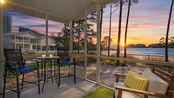 House, 1 King Bed with Sofa bed (Summer Lake 15- Shore to Please) | Outdoor dining