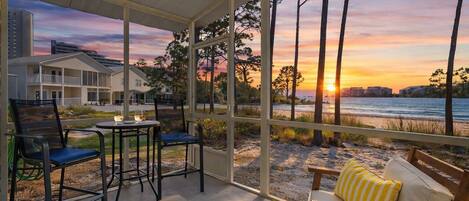 ハウス キングベッド 1 台ソファーベッド付き (Summer Lake 15- Shore to Please) | 屋外ダイニングエリア