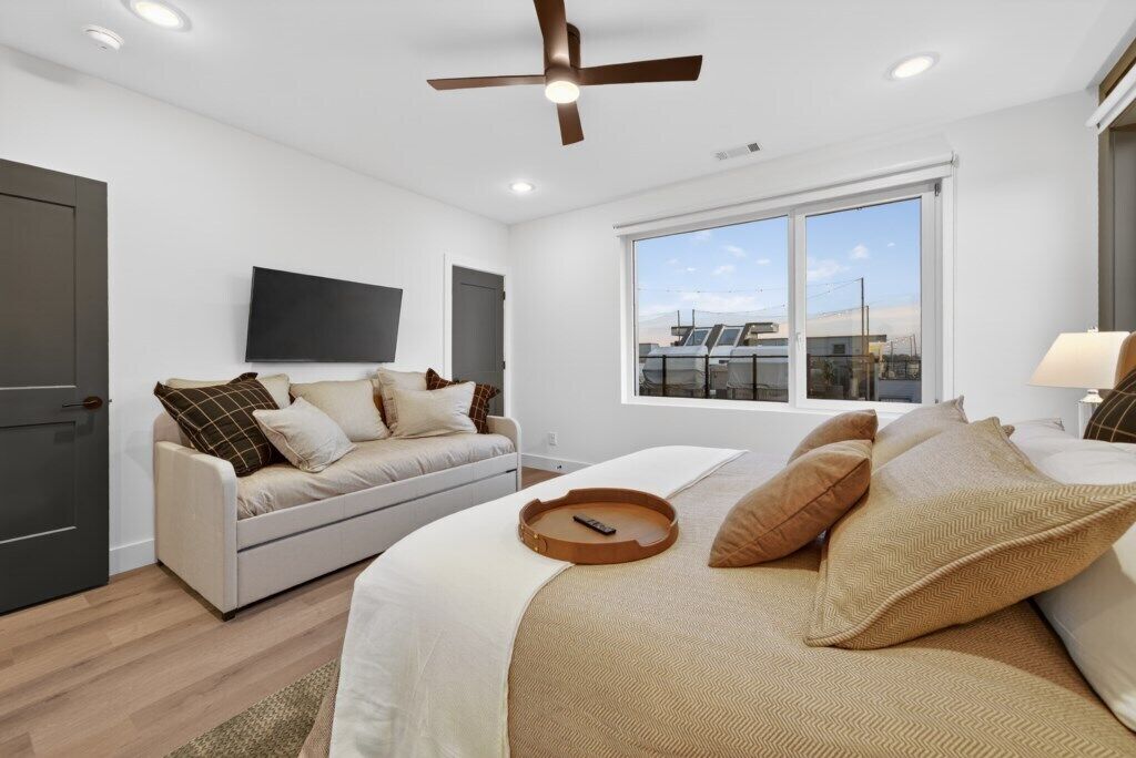 Deluxe Townhome, 4 Bedrooms