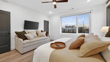 Deluxe Townhome, 4 Bedrooms