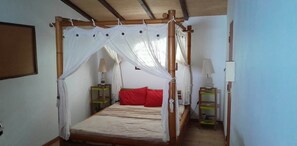 2 quartos, ferros/tábuas de passar roupa, acesso à internet