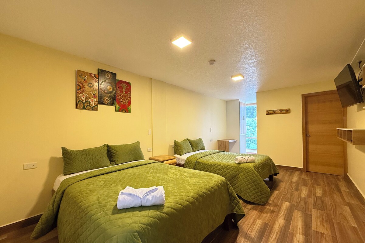 Family Room, Garden View | Meja, ruang kerja komputer riba, Wi-fi percuma, cadar katil 