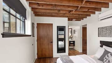 2 bedrooms, desk, iron/ironing board, WiFi