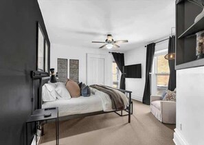 2 bedrooms, iron/ironing board, travel crib, WiFi - Maple Suite - Historic Charm, Modern Luxury, Free Parking (Grand Rapids)