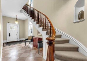 Interior - Historic Charm, Modern Luxury, Free Parking (Grand Rapids)