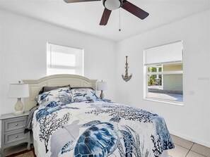 3 bedrooms, desk, iron/ironing board, WiFi - Tarpon Trailside Retreat 3-bedroom home in charming Tarpon Springs (Tarpon Springs)