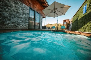 Luxury Villa, Balcony, Mountain View | WiFi (free)