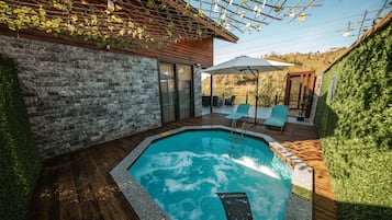Luxury Villa, Balcony, Mountain View | Pool
