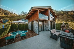 Luxury Villa, Balcony, Mountain View | Free WiFi