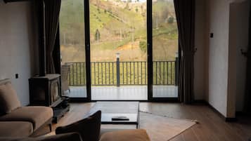 Villa de lujo, balcón, vista a la montaña | Área de sala de estar