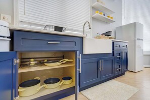 Fridge, microwave, oven, stovetop - Indigo Cove! Modern Studio near Historic Uptown (Colorado Springs)
