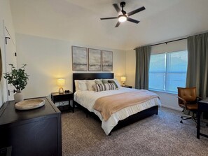 3 habitaciones, escritorio, tabla de planchar con plancha y wifi