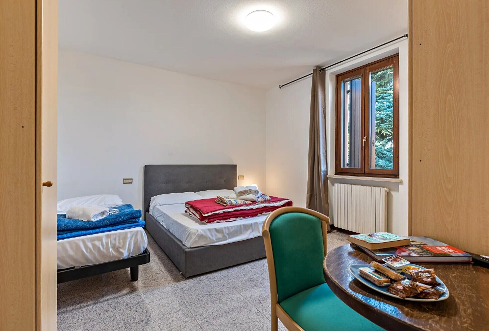 1 habitación, tabla de planchar con plancha, wifi y ropa de cama 